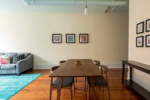 Dining - French Quarter/Convention Center Area Condo (New Orleans)