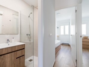 Miljövänliga toalettartiklar, hårtork och handdukar