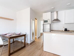 Frigorifero, microonde, macchina per tè/caffè, tostapane