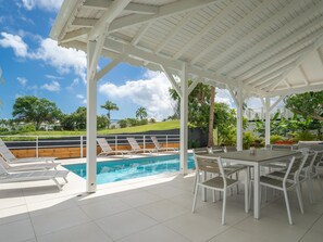Pool - Villa Green Caraibes, pool and view on the international golf of St-François (Saint Francois)