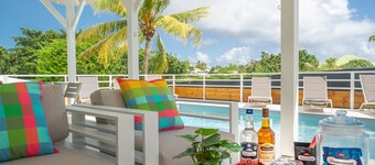 Villa Green Caraibes, pool and view on the international golf of St-François