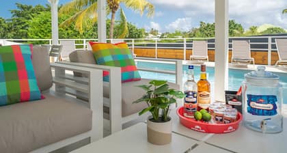 Villa Green Caraibes, pool and view on the international golf of St-François