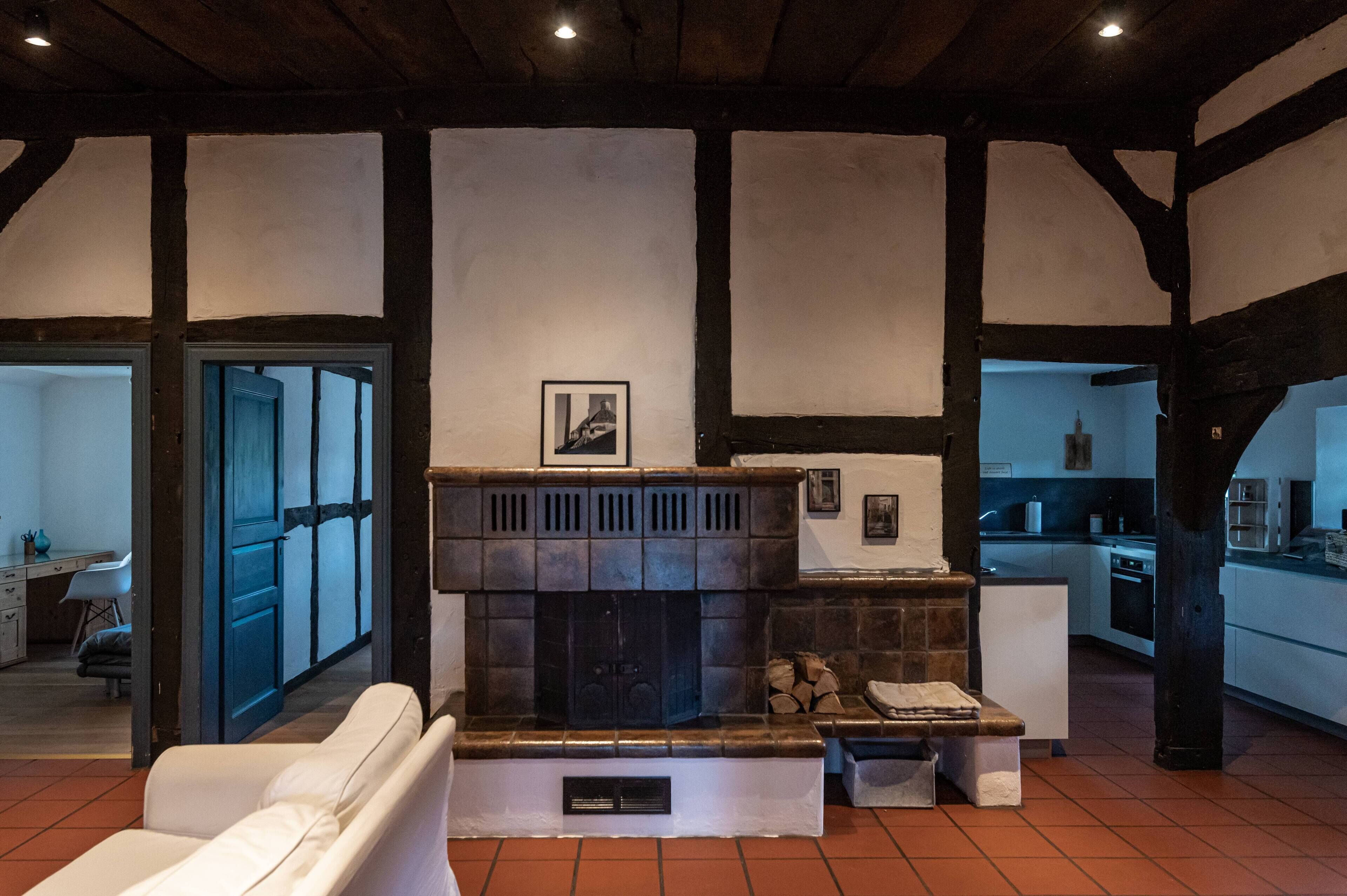 Landromantik unter Reet - Ferienhaus mit großem Garten, Grillecke, Sauna, Kamin