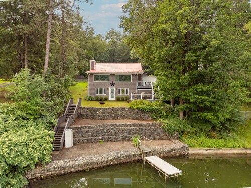 Lakefront, Kayaks, Firepit, great baseball stay!