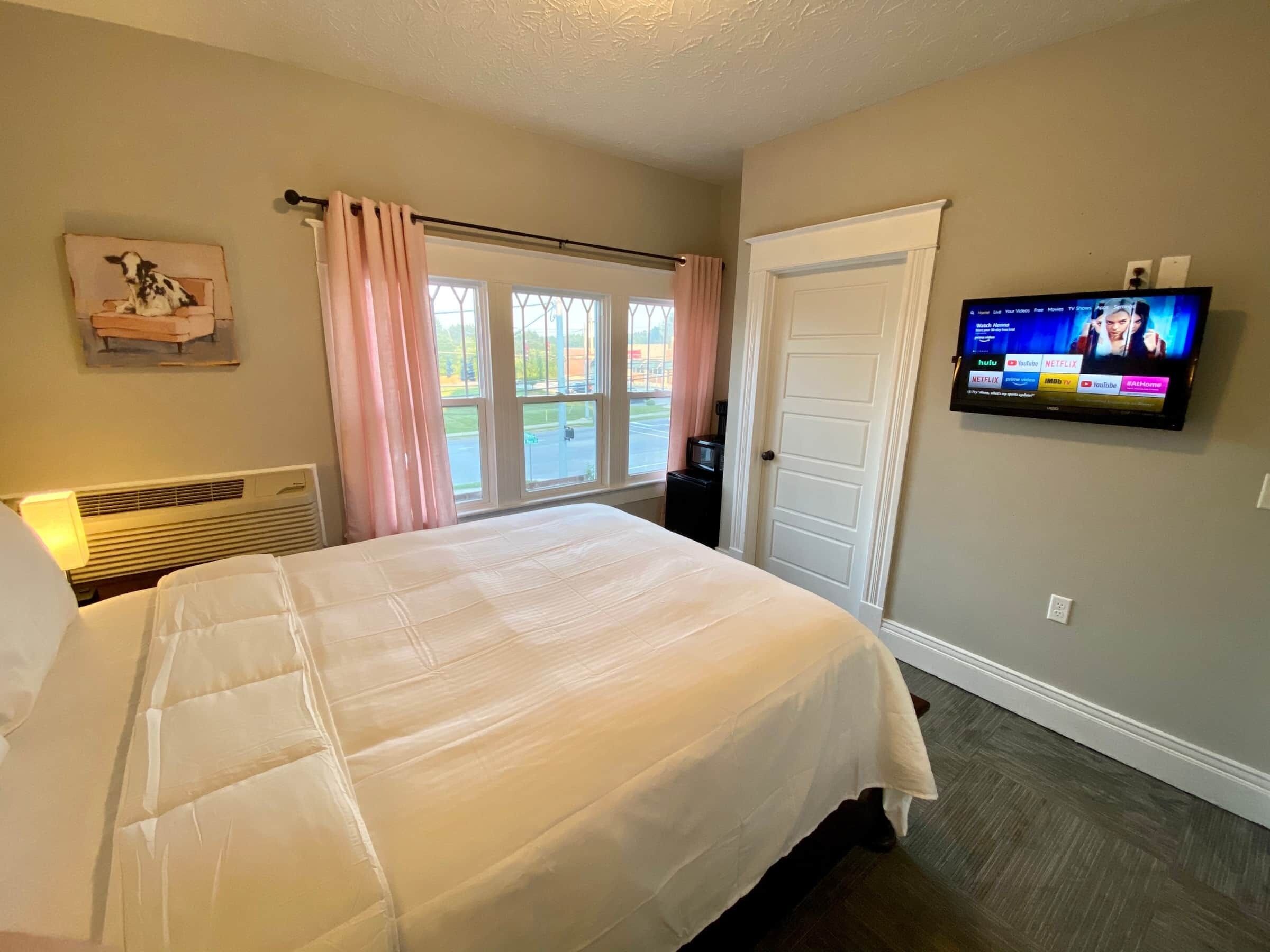 Strawberry Mini Room 🚭