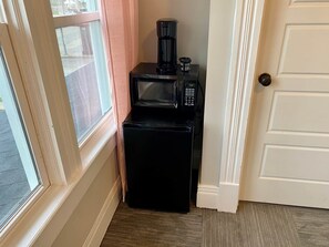 Interior - Strawberry Mini Room 🚭 @ Twin Lakes Creamery (Leitchfield)