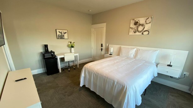 1 bedroom, WiFi, bed sheets - Cookies and Cream Room 🚭 @ Twin Lakes Creamery (Leitchfield)