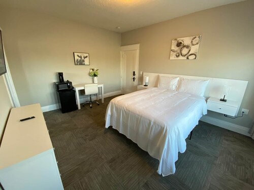 Cookies and Cream Room 🚭 @ Twin Lakes Creamery