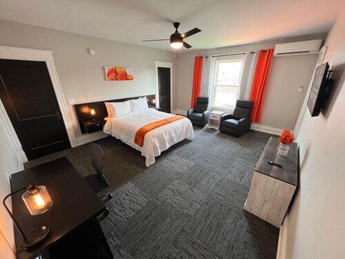 Orange Dream Room 🚭 @ Homestay On Main