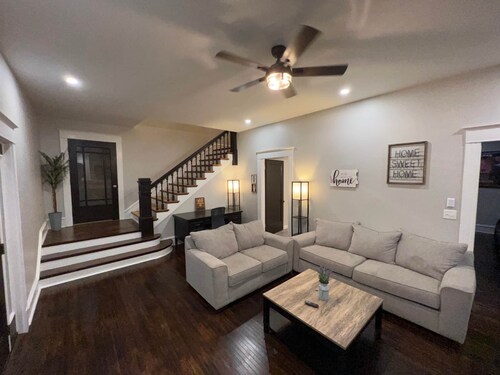 Orange Dream Room 🚭 @ Homestay On Main