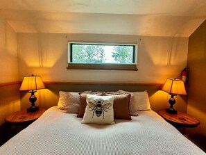 2 bedrooms, desk, iron/ironing board, travel cot