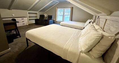 Banana Split Suite 🚭 @ Twin Lakes Creamery