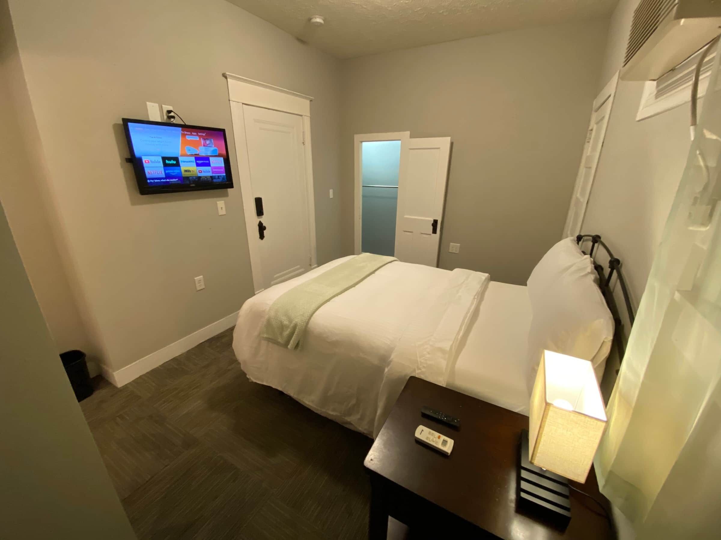 Pistachio Mini Room 🚭