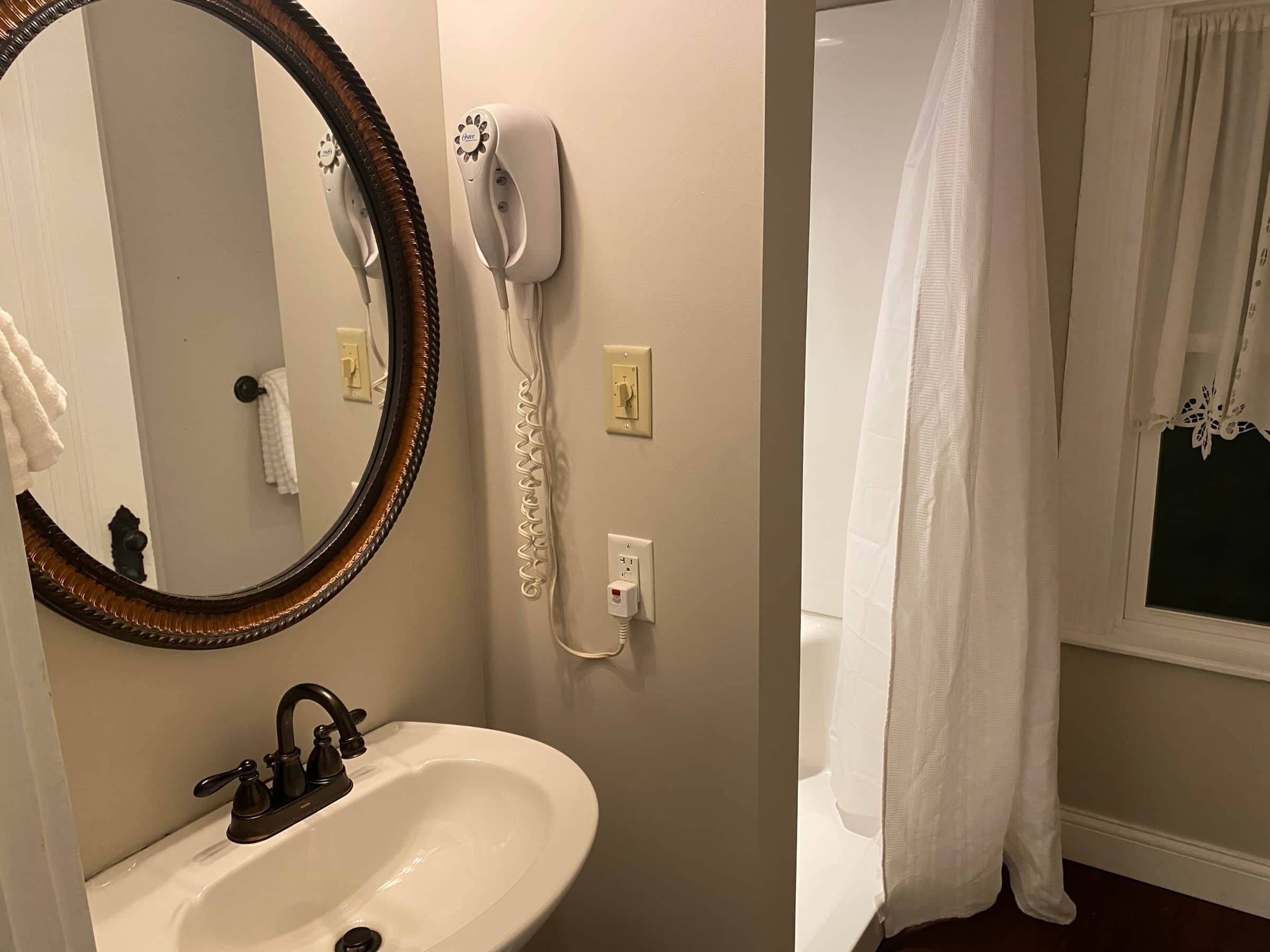 Pistachio Mini Room 🚭