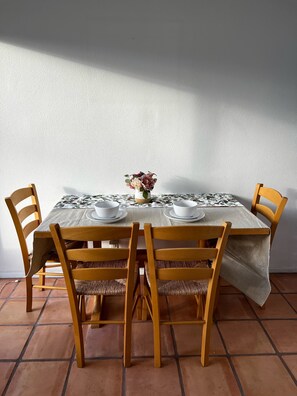 Dining - Palm Desert Getaway on a Luxurious Golf Course! (Palm Desert)