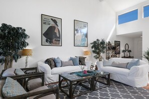 Interior - Palm Desert Getaway on a Luxurious Golf Course! (Palm Desert)