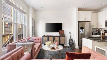 Apartment (6 Bedrooms) | Depan hartanah