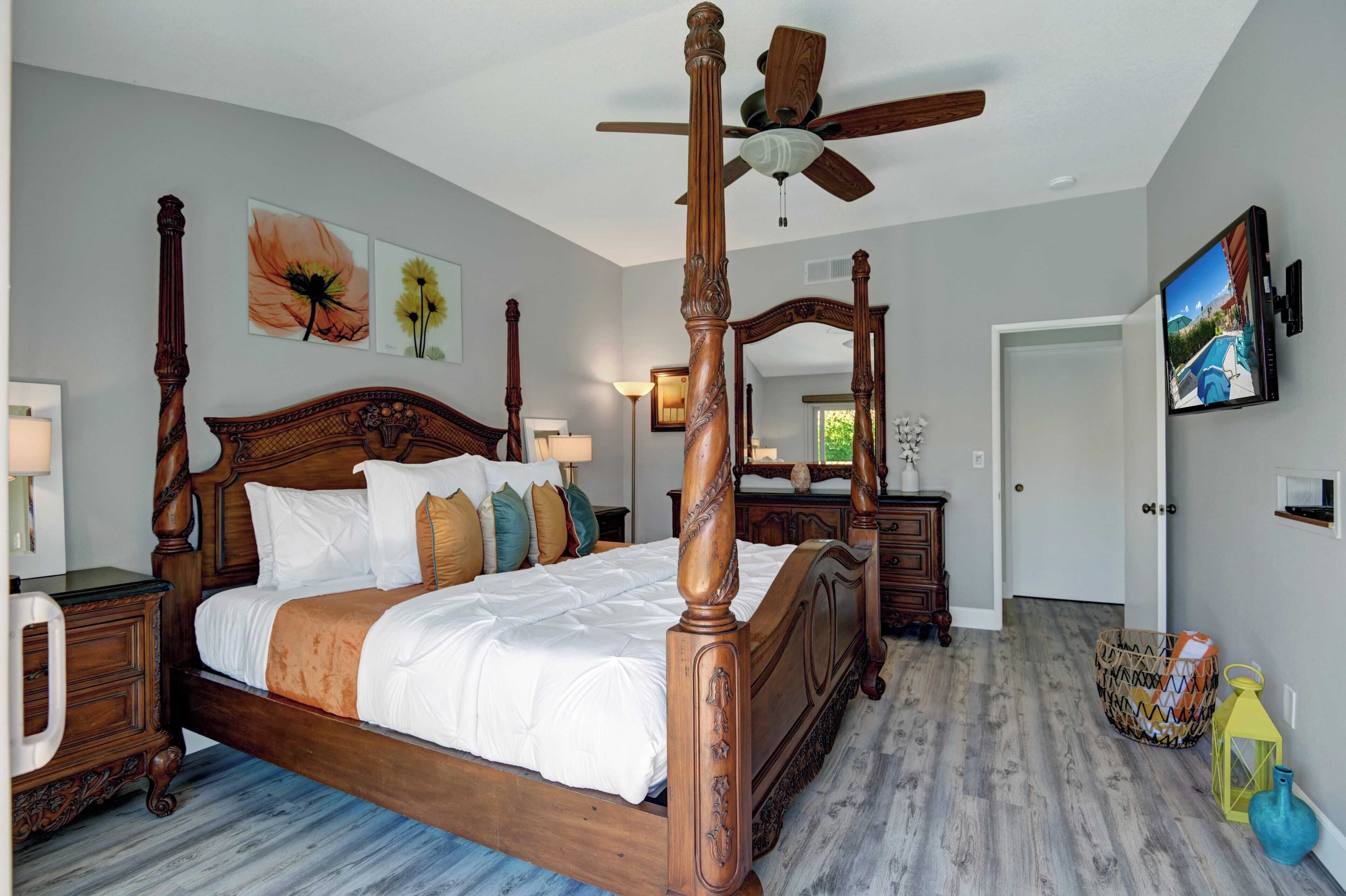 Nhà (2 Bedrooms) | 2 phòng ngủ, bàn, bộ trải giường 