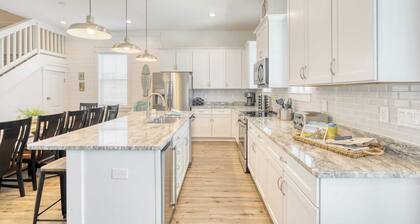 Aquamarine by Avantstay 7BR w/ Pool, Hot Tub, Outdoor Dining, BBQ & Near Beach