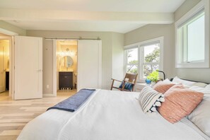 House (3 Bedrooms) | Interior - Sunset Cove by Avantstay Beachfront w/ Balcony! (Arch Cape)