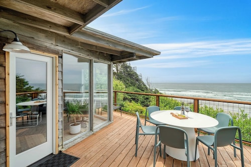 Sunset Cove by Avantstay Beachfront w/ Balcony!