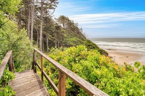 Interior - Sunset Cove by Avantstay Beachfront w/ Balcony! (Arch Cape)