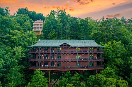 Hickory Ridge by Avantstay Sleeps 20! Incredible Private Elevated Cabin