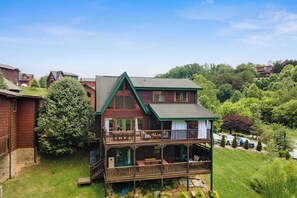 Interior - Tennessee Blue by Avantstayheart of Pigeon Forge! (Pigeon Forge)