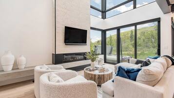 Apartemen (5 Bedrooms) | Bagian depan properti