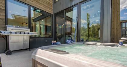 Encore by Avantstayminutes From the Slopes in PC! w/ Hot Tub