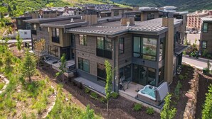 A modern multi-story residential building with large windows, a rooftop garden, and a swimming pool. - Encore by Avantstayminutes From the Slopes in PC! w/ Hot Tub (Park City)