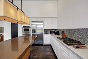 Villa (5 Bedrooms) | Interior