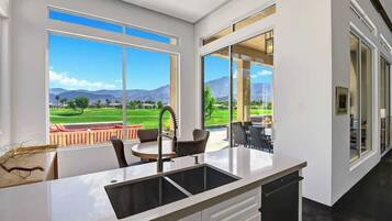 Villa (5 Bedrooms) | Interior