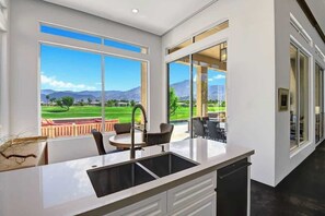 Villa (5 Bedrooms) | Interior