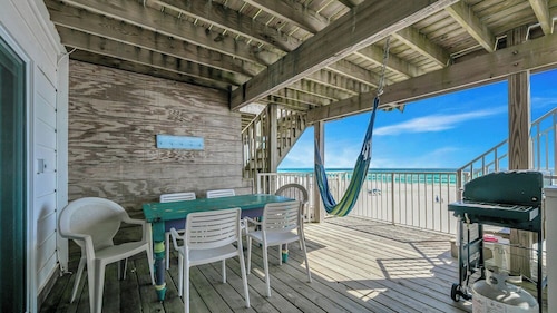 Weekender by Avantstay Gorgeous Beach Front Home w/ Ocean View