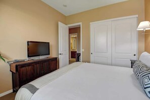 Talo (Multiple Bedrooms) | Sisätilat