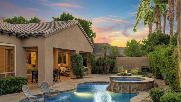 A pool area with lounge chairs, a hot tub, and a patio with outdoor furniture. - Songbird by Avantstay Pool, Spa & Firepit + Tons of Outdoor Seating (Indio)