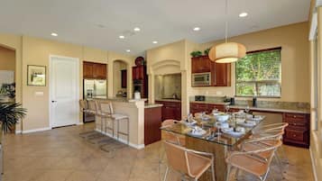 House (Multiple Bedrooms) | Bahagian dalam