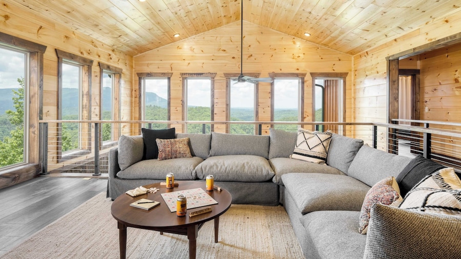 Duval by Avantstay 10min to DT Pigeon Forge w/ Indoor Pool, Hot Tub & Amazing Views!