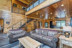 House (6 Bedrooms) | Interior