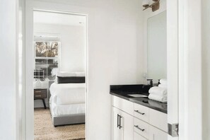 Apartment (6 Bedrooms) | Interior - Hart Suite Buyout 2 by Avantstay Two Nashville Town Houses w/ Stunning Amenities & Design (Nashville)