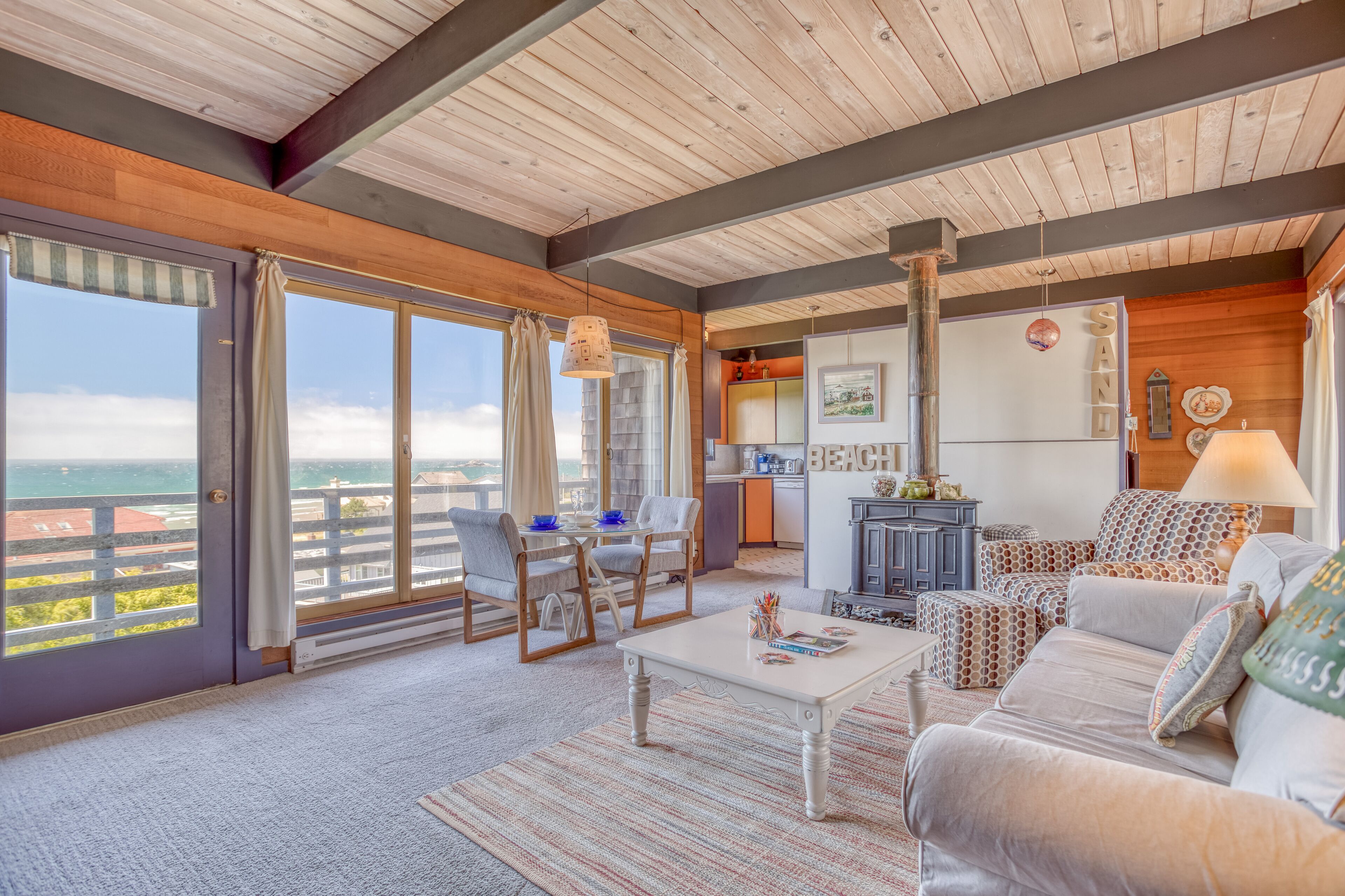 Great Ocean Views, Easy Beach Access Nearby, Beautiful Natural Surroundings