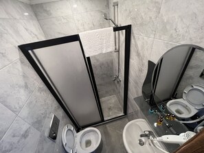 Economy Double Room | Premium bedding, minibar, in-room safe, laptop workspace - Hotel Arinna (Istanbul)