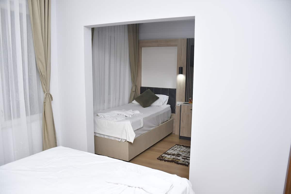 Standard Triple Room | Premium bedding, minibar, in-room safe, laptop workspace