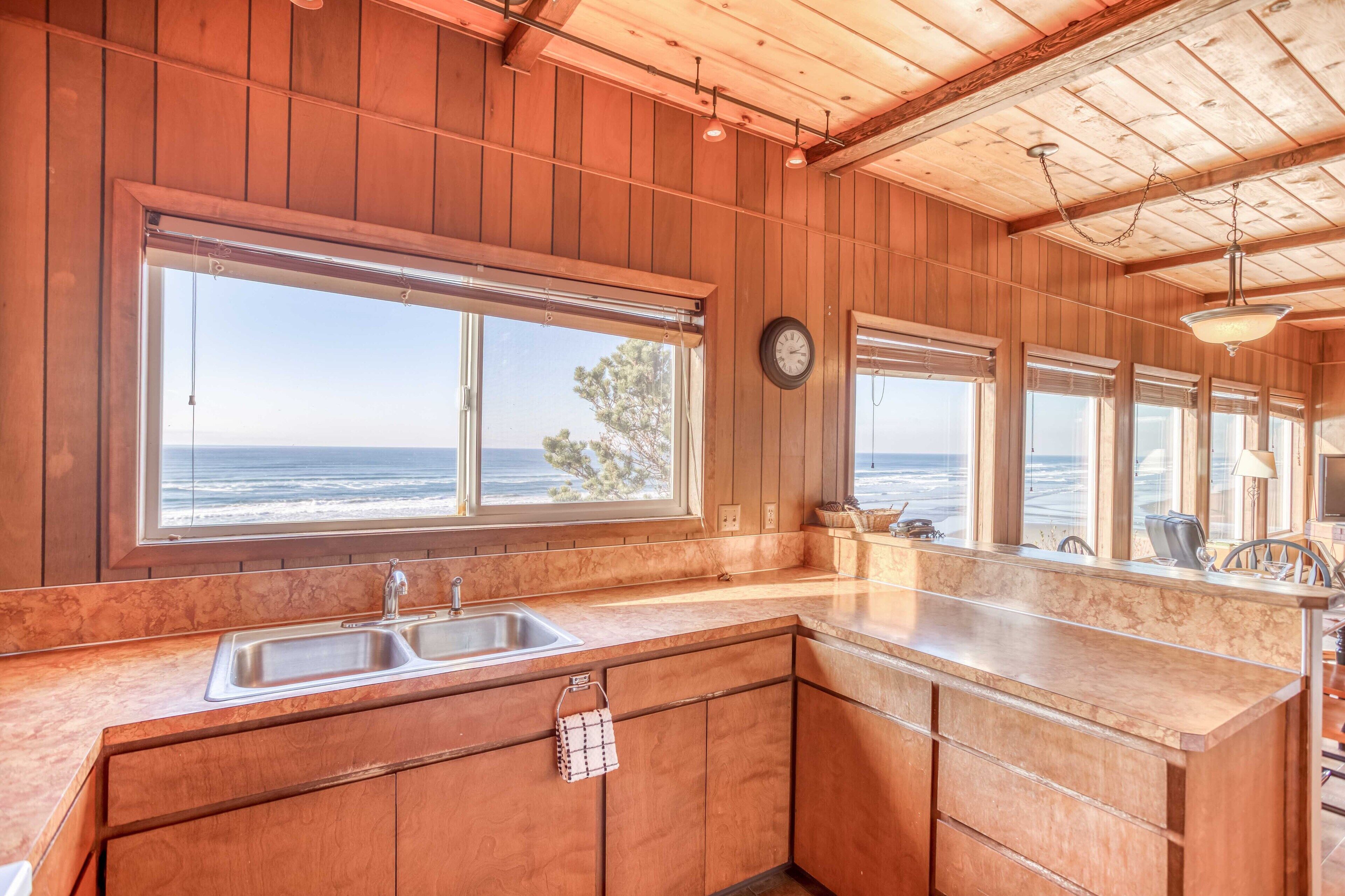 Ocean Front Vacation Home Just North of Seal Rock,