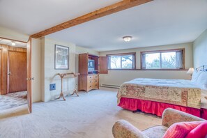 3 bedrooms, iron/ironing board, free WiFi, bed sheets