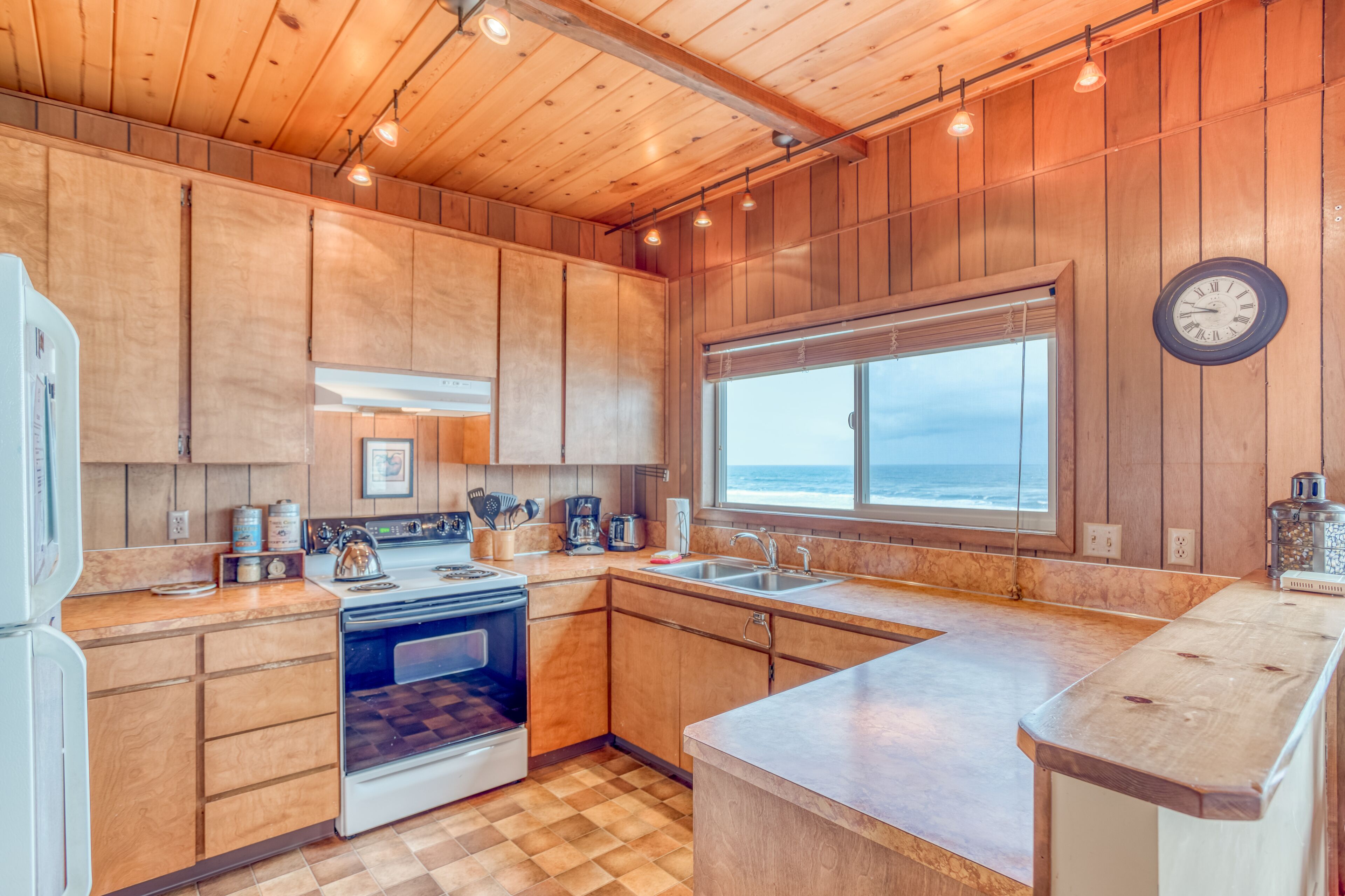 Ocean Front Vacation Home Just North of Seal Rock,