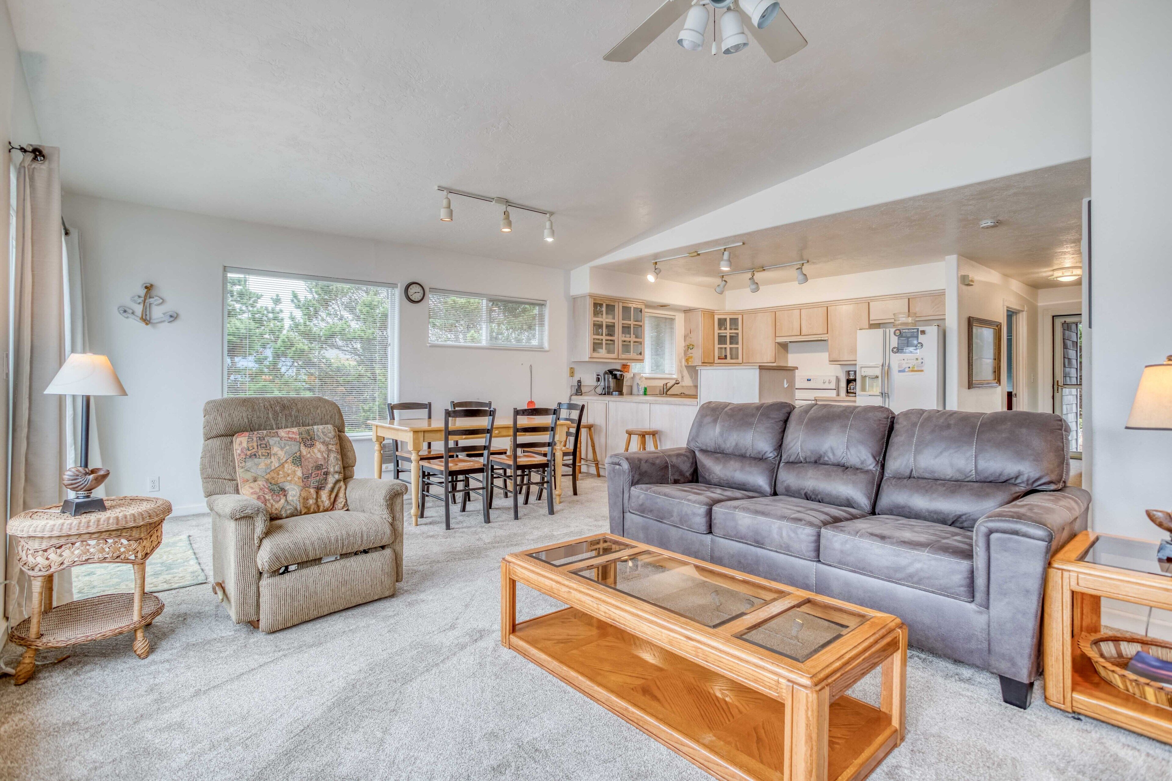 Sunny Single-Level with Bridge and Bay Views in Bayshore, Beach and Pool Access!