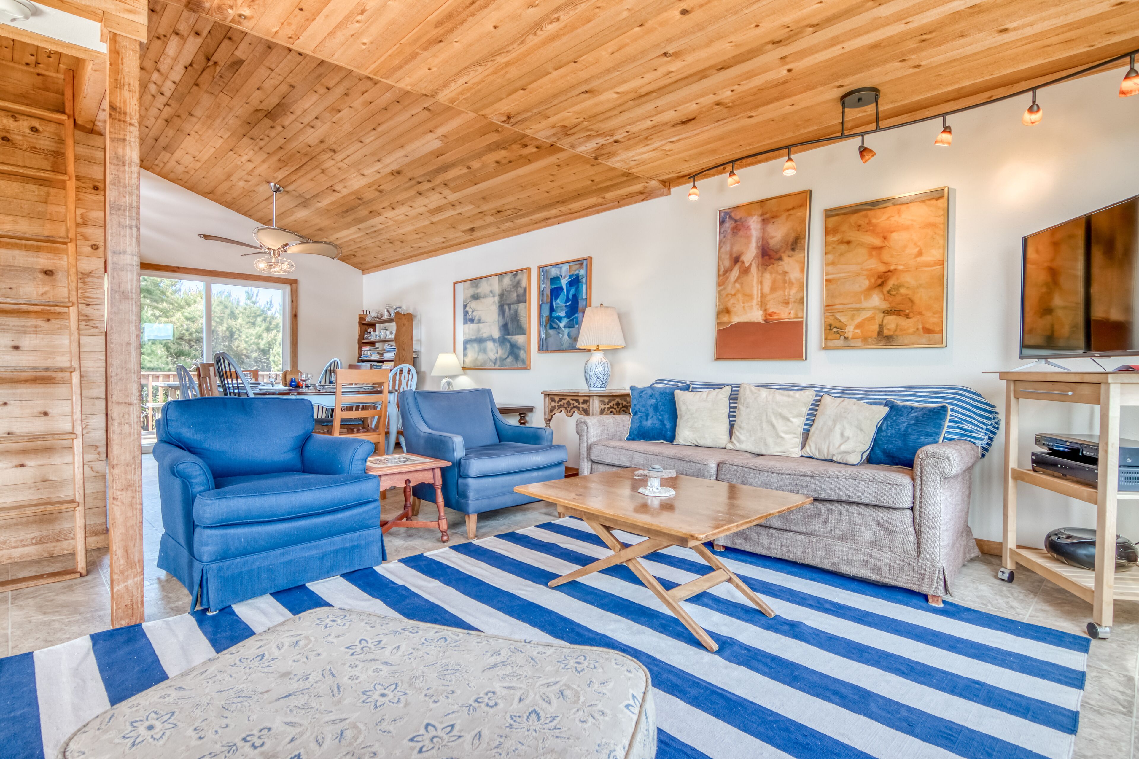 Instant Beach Access, Gorgeous Ocean Views from this 4 Bedroom in Manzanita!