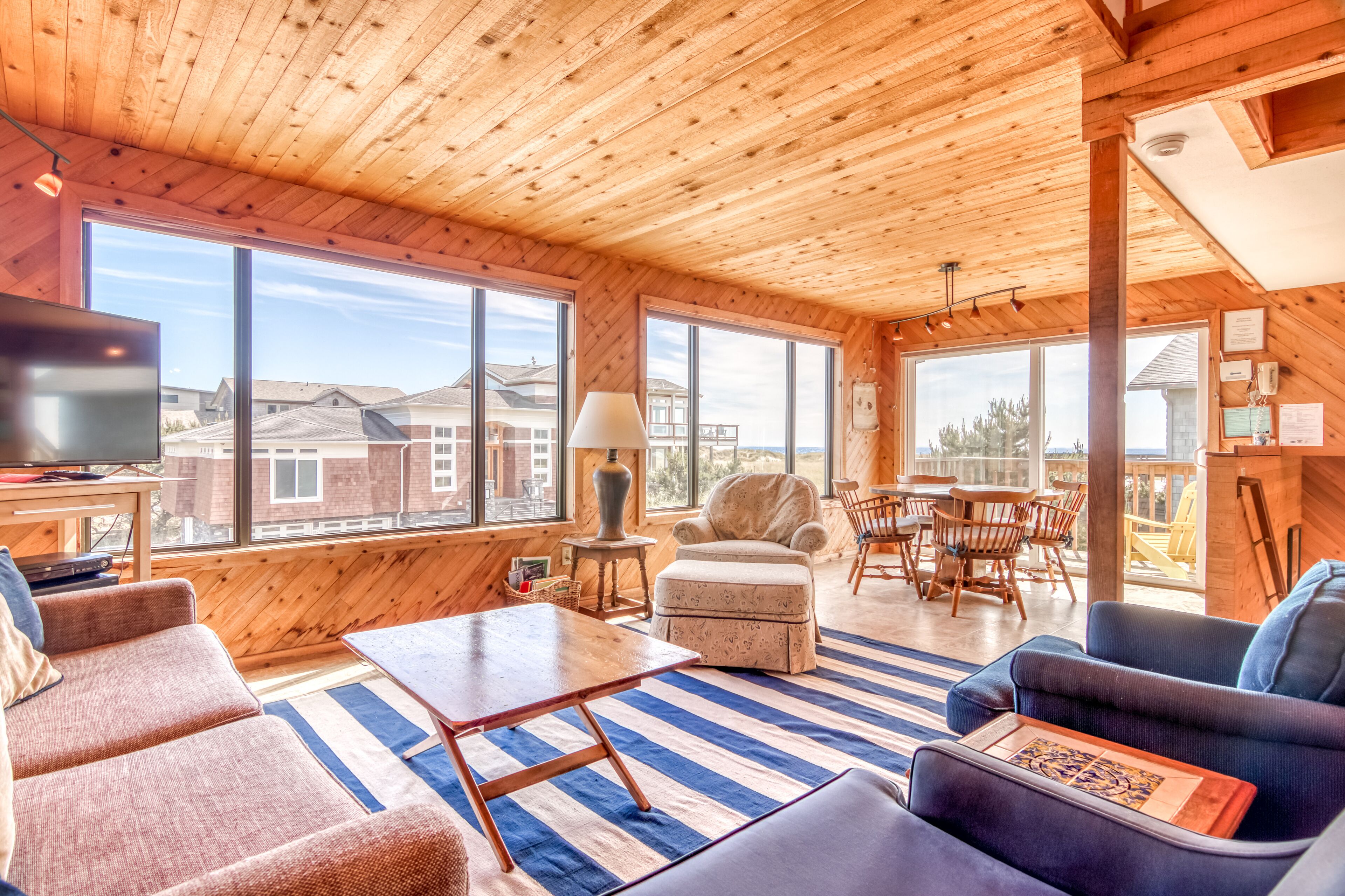 Instant Beach Access, Gorgeous Ocean Views from this 4 Bedroom in Manzanita!